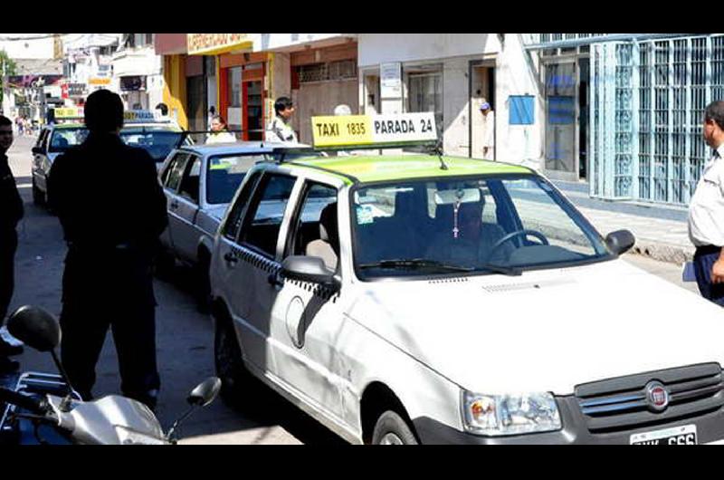 Inician renovacioacuten de licencias de radiotaxis