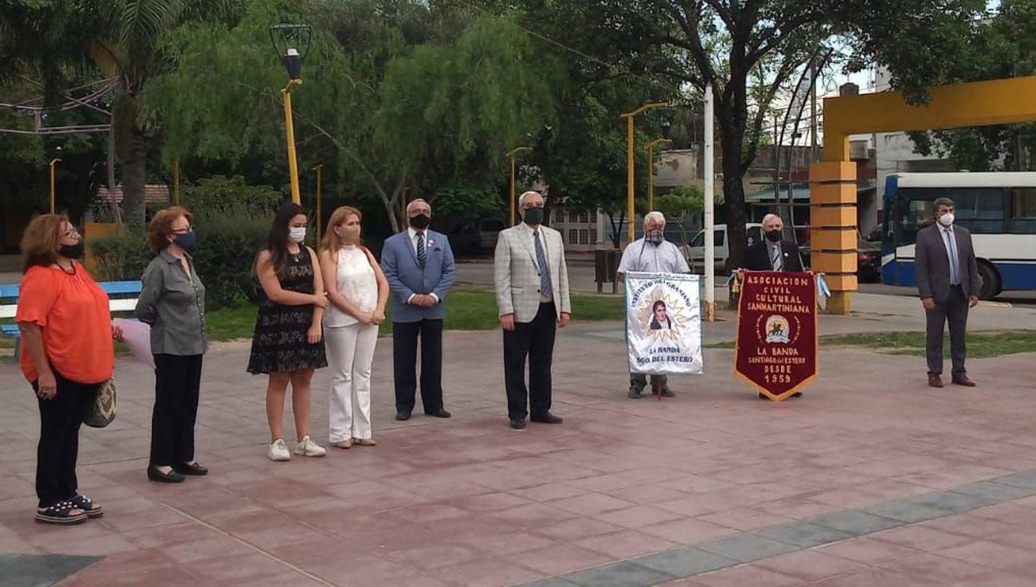 Recordaron el primer izamiento de la bandera nacional en el Paranaacute