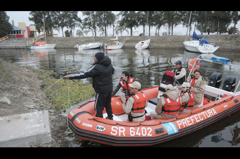 Prefectura advirtioacute que no estaacuten habilitadas las competencias en el lago