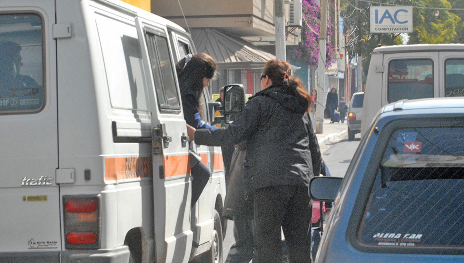 Bajoacute 50-en-porciento- el nuacutemero de transportes escolares y el abono subioacute a 4500