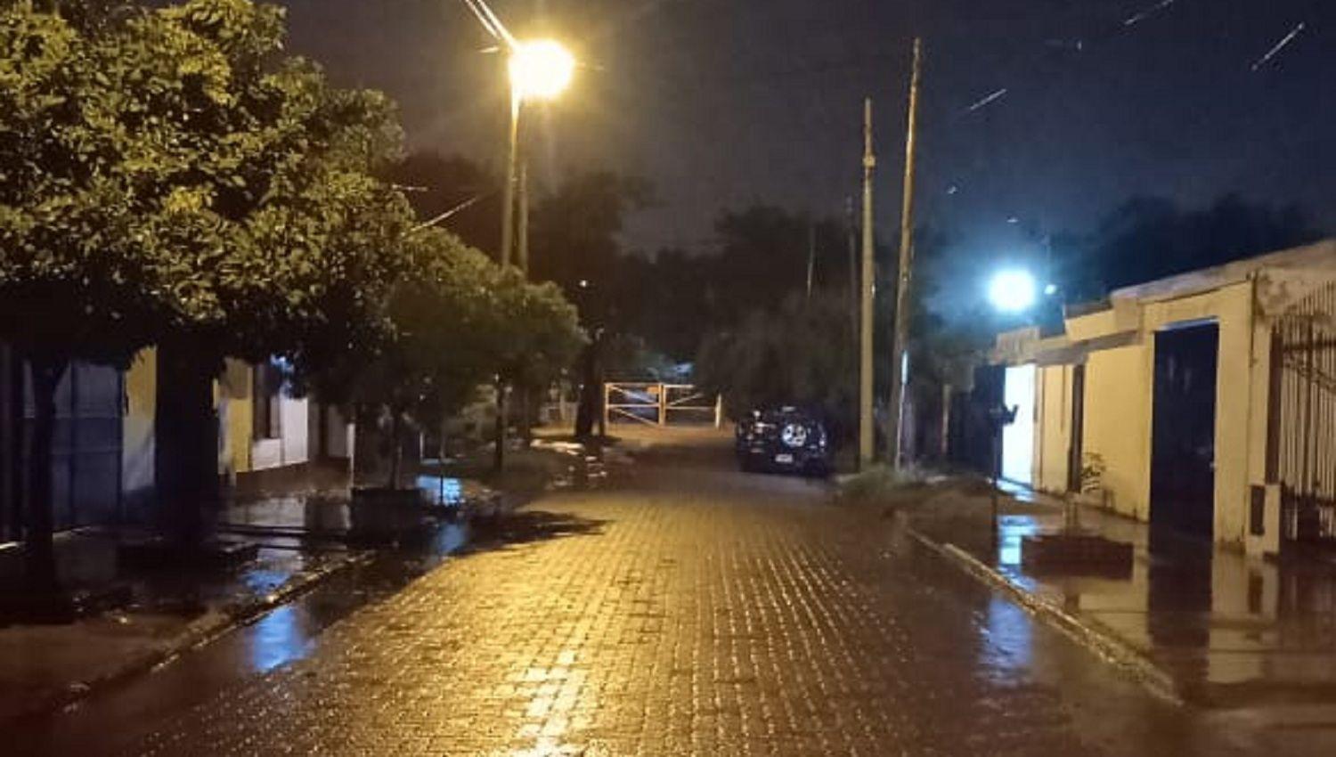 Copiosa lluvia sorprendioacute a los santiaguentildeos en el arranque de la semana iquestcoacutemo seguiraacute el tiempo