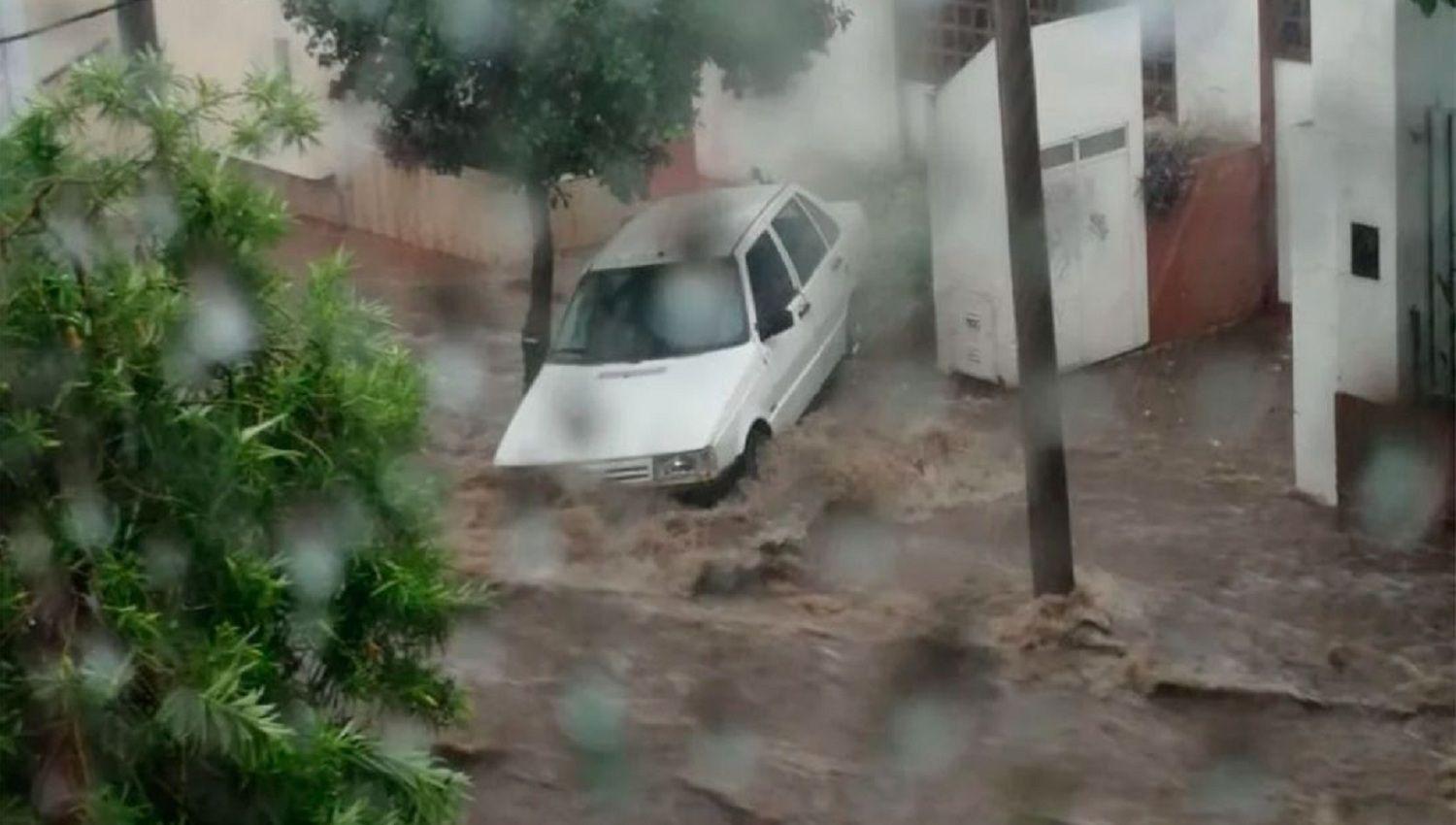 La tormenta convirtió a las calles en verdaderos ríos