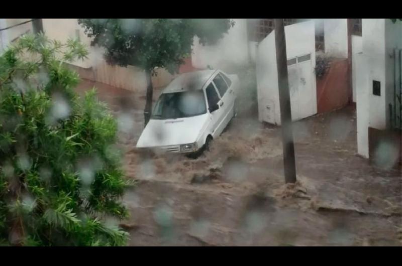 La tormenta convirtió a las calles en verdaderos ríos