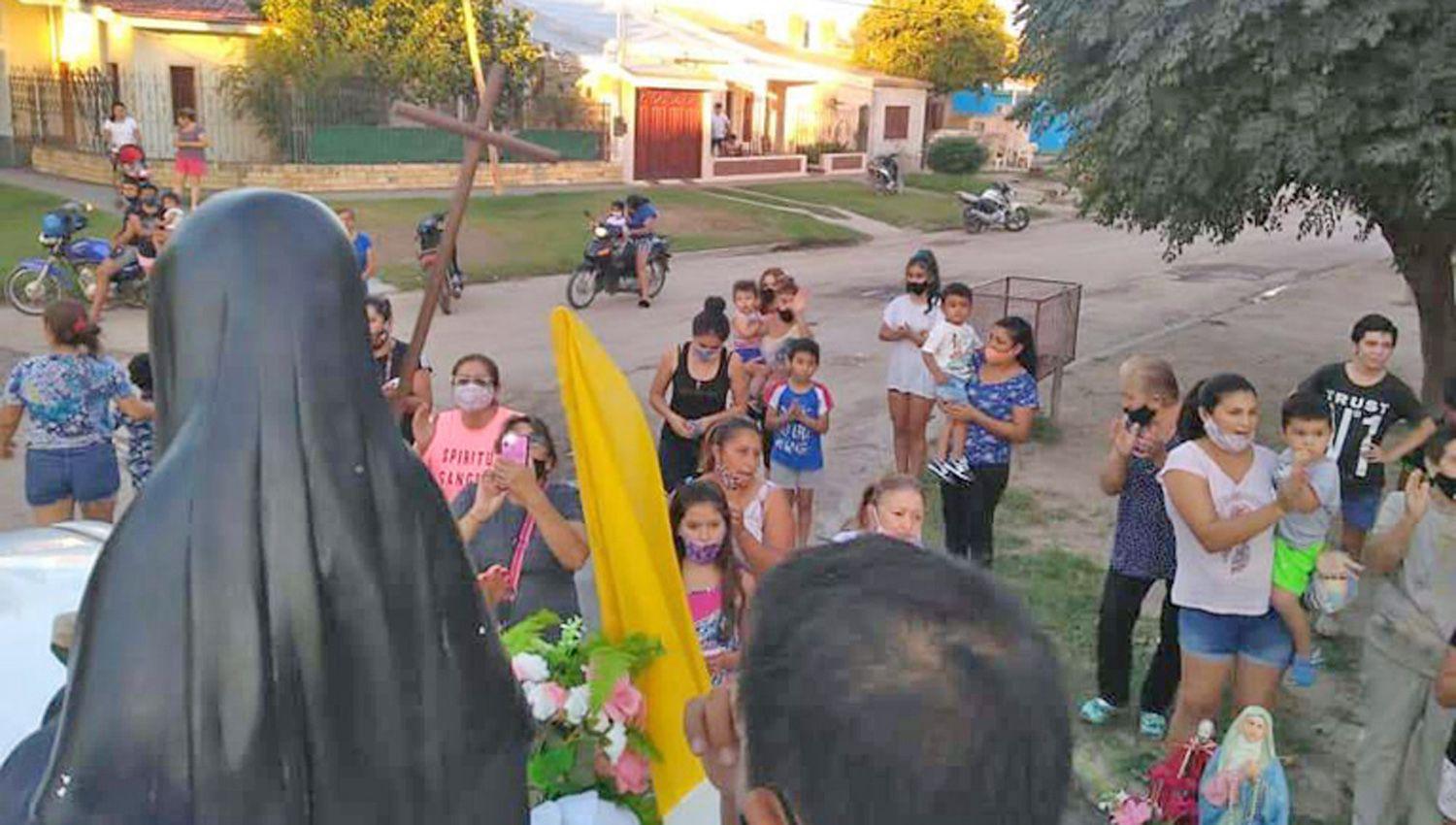  Los sacerdotes Alejandro y Ramón Tenti concelebraron una misa con la que se puso fin a la visita  