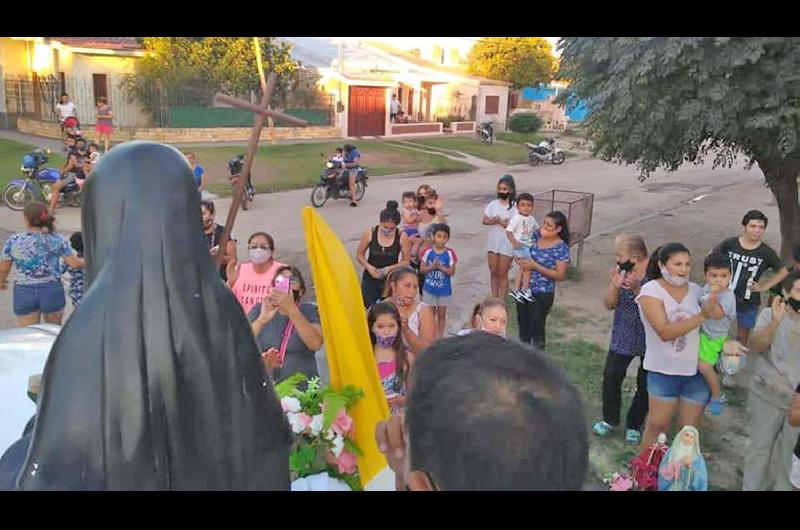  Los sacerdotes Alejandro y Ramón Tenti concelebraron una misa con la que se puso fin a la visita  