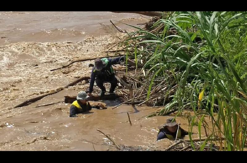 Se hundioacute otro gomoacuten de bagayeros en el Riacuteo Bermejo y hay un muerto