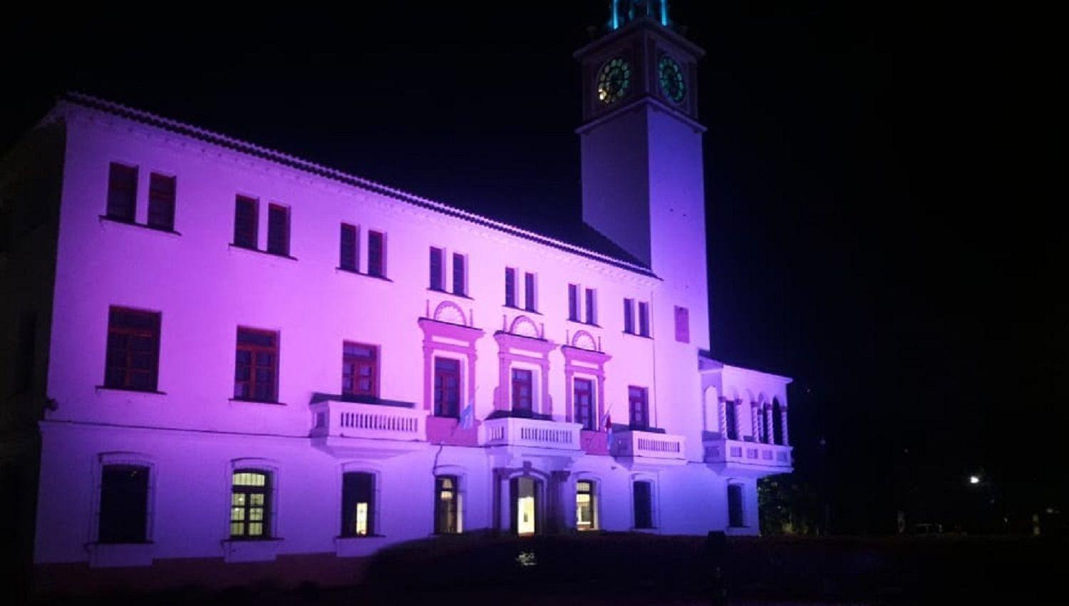 La Casa de Gobierno se iluminoacute de morado en conmemoracioacuten al Diacutea Internacional de la Mujer