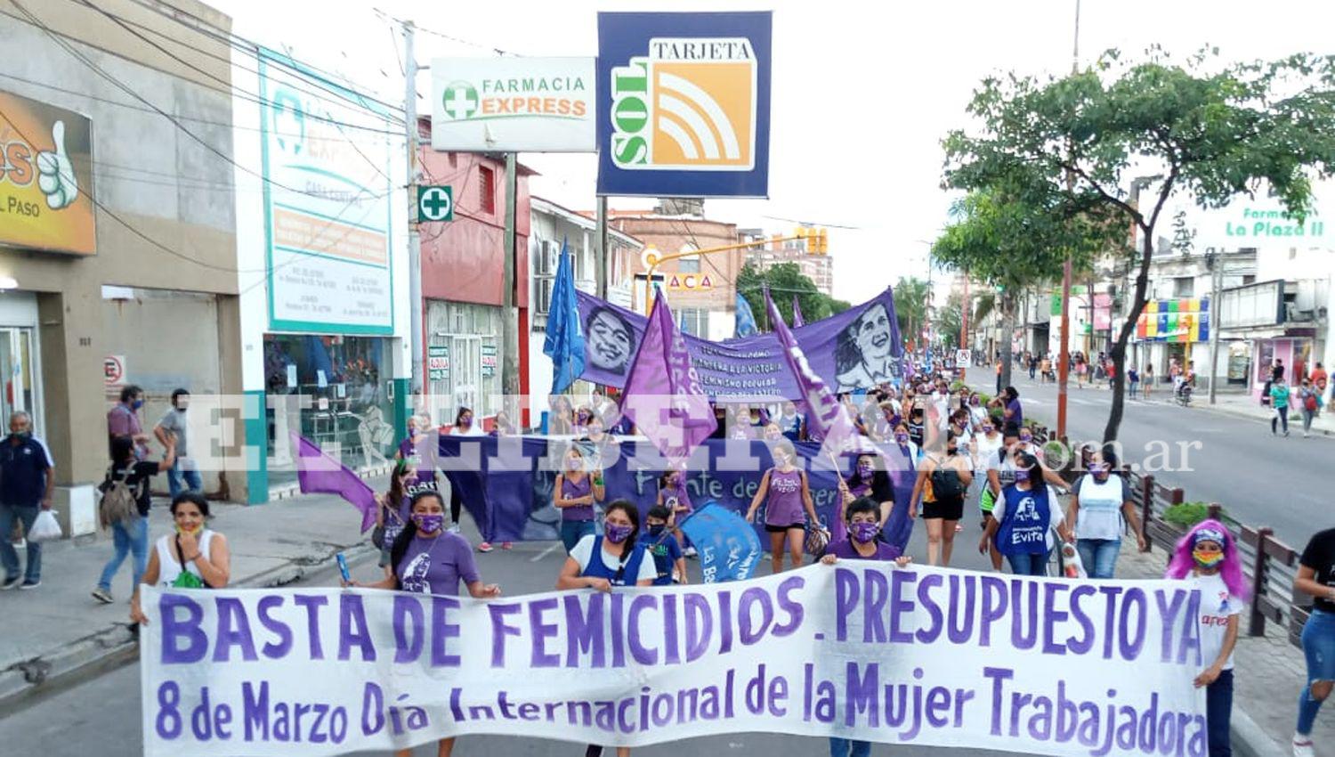 8M- Las mujeres se movilizaron en todo el paiacutes contra los femicidios y la desigualdad de geacutenero