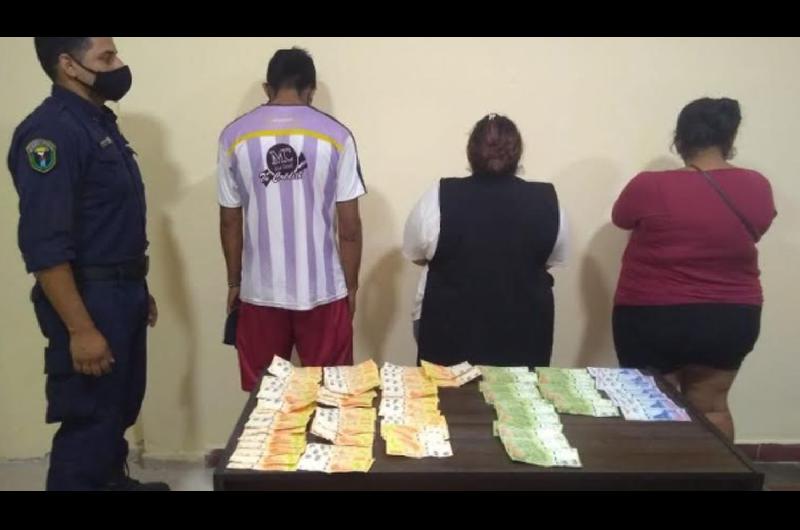 Empleados infieles habriacutean hurtado 75 mil pesos a la duentildea de una rotiseriacutea