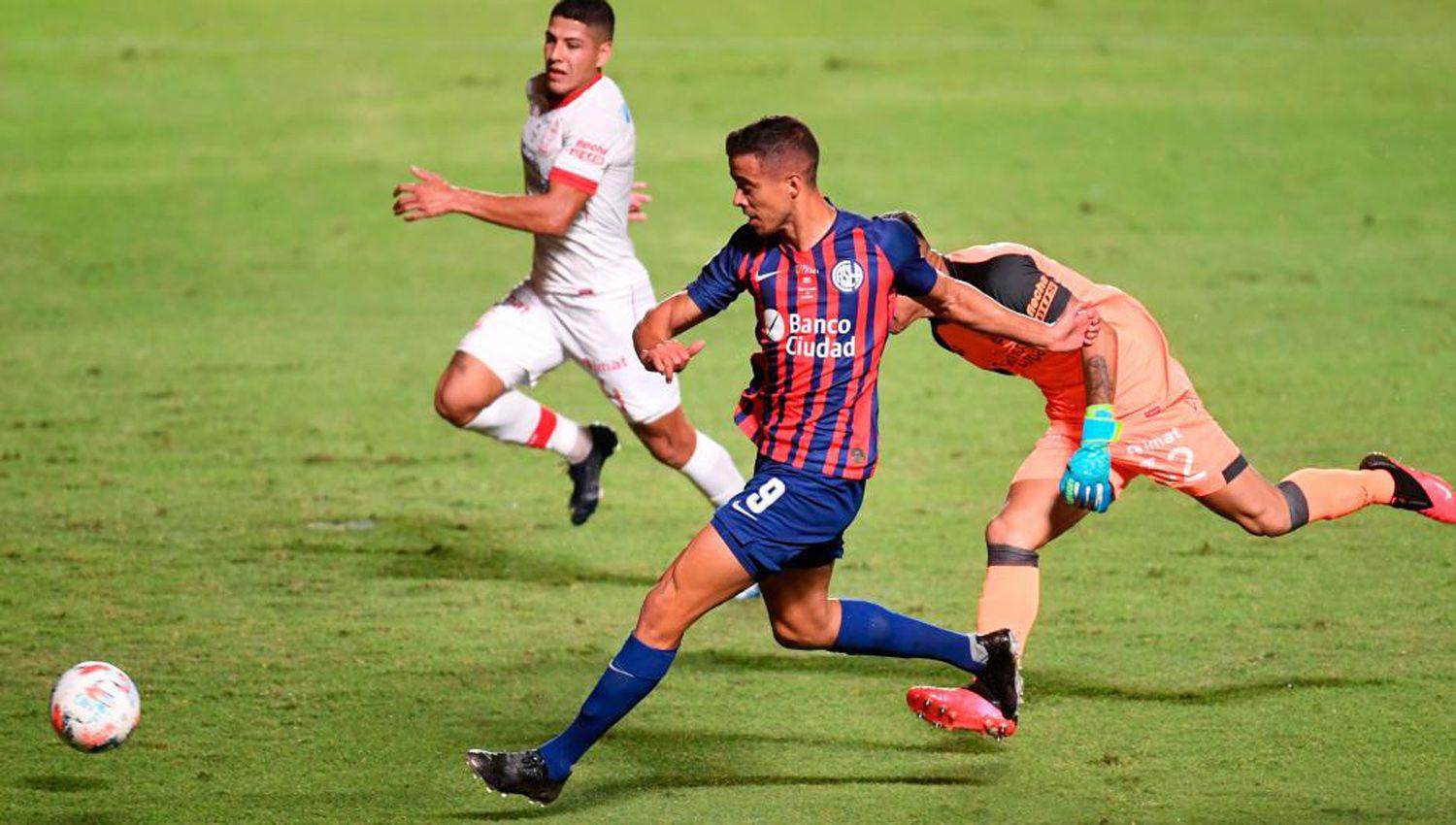 San Lorenzo abre su serie ante la Universidad de Chile en Santiago