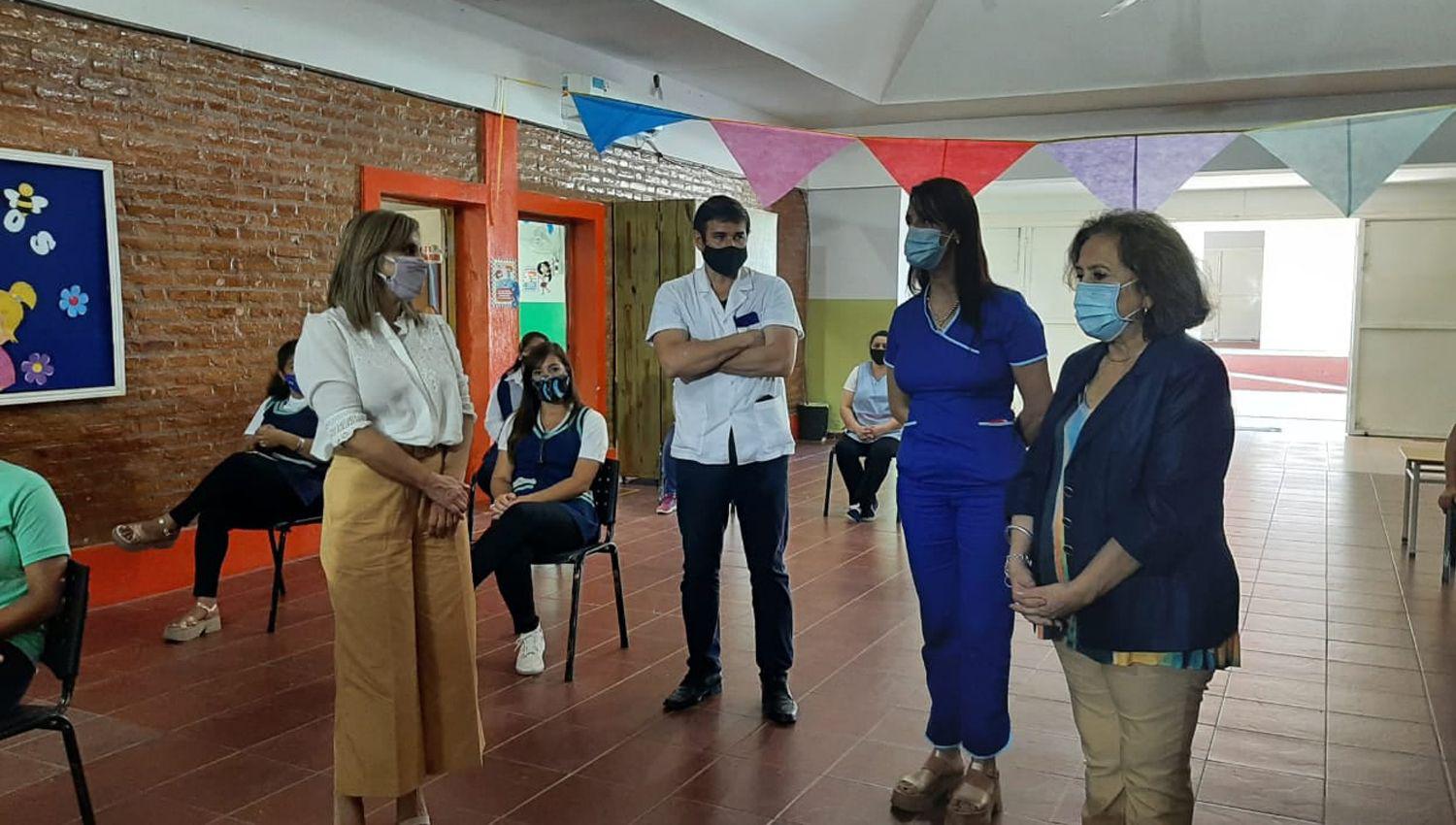 Difunden el cronograma de vacunacioacuten de docentes y no docentes para este jueves 11 de marzo