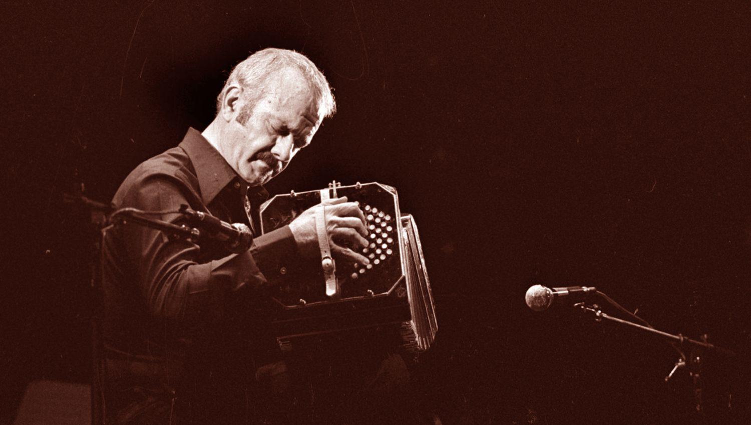 Astor Piazzolla el hombre que rompioacute los liacutemites del tango y creoacute una nueva sensibilidad