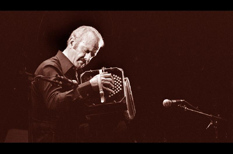 Astor Piazzolla el hombre que rompioacute los liacutemites del tango y creoacute una nueva sensibilidad