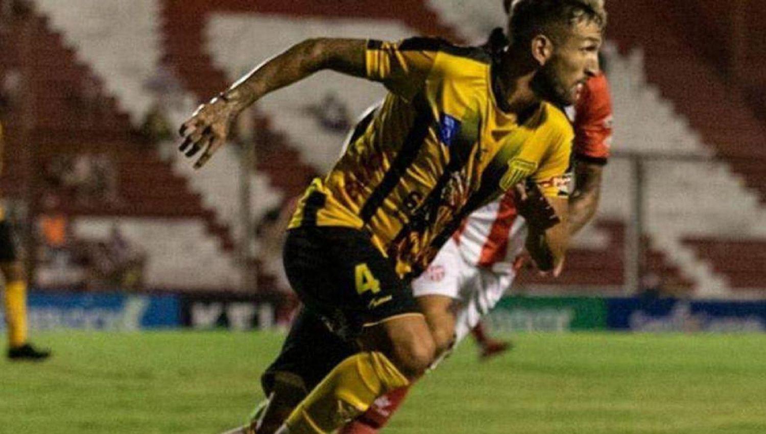 Mitre arrancoacute el torneo con una gran victoria ante Nueva Chicago