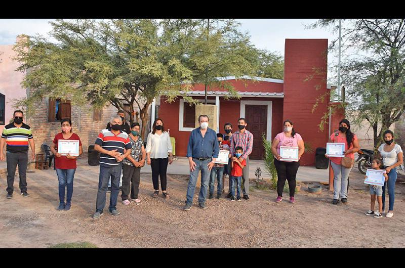 Entregan casas para familias de Bracho Laguna y Santa Rosa