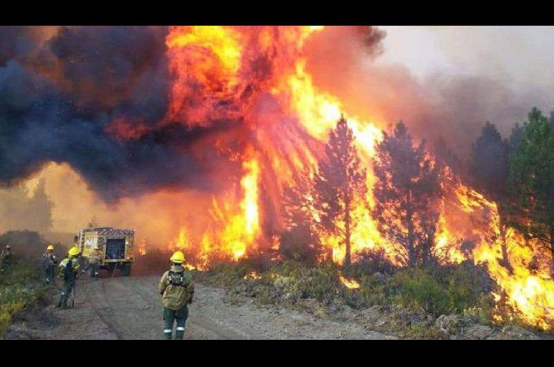 En Chubut trabajan 112 brigadistas de incendios forestales convocados por el Sistema Nacional de Manejo del Fuego