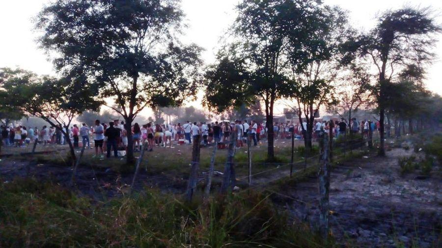 Detuvieron a dos sujetos por intentar coimear a la policiacutea en una fiesta de 3 mil personas