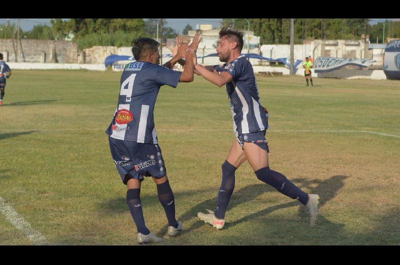 En un partido poleacutemico Sarmiento le ganoacute a Unioacuten Santiago