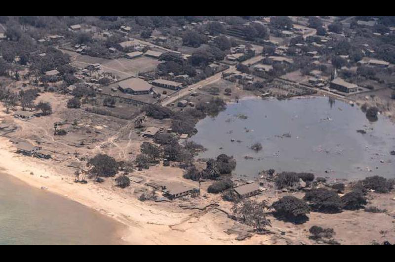 Devastacioacuten- asiacute quedoacute Tonga tras la erupcioacuten del volcaacuten y el tsunami