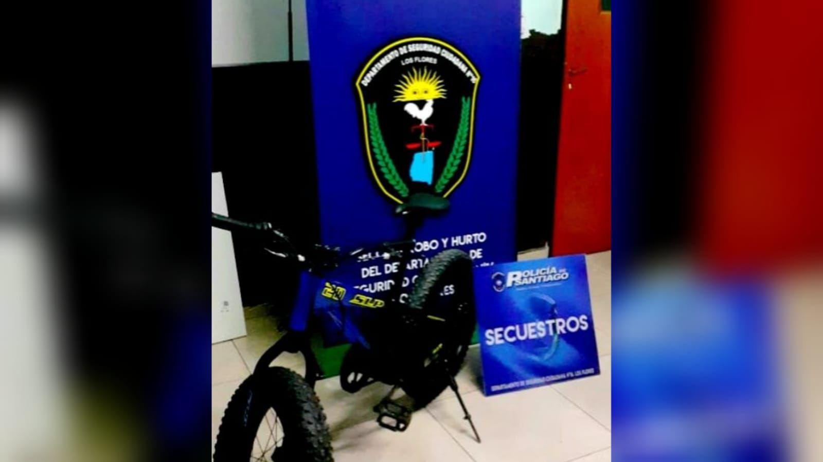 En pocas horas la policiacutea recuperoacute una bicicleta que perteneciacutea a un nintildeo