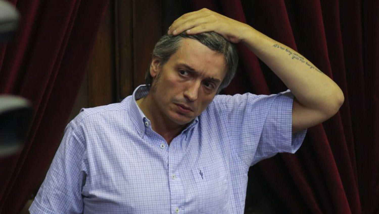 Maacuteximo Kirchner renuncia a la presidencia del bloque oficialista