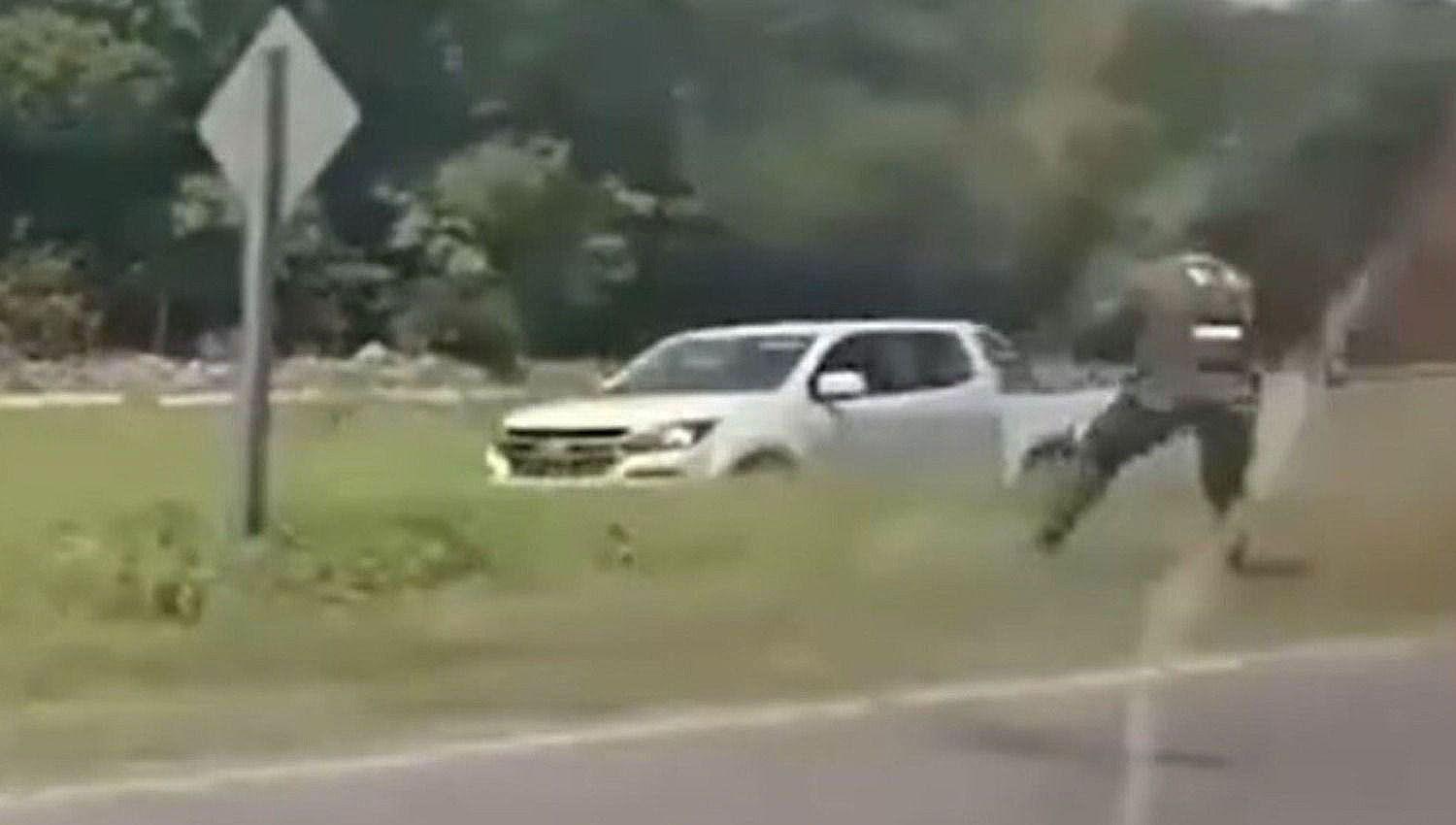 VIDEO  Jujuy- gendarmes intentaron detener a tiros a dos camionetas que eludieron un control de ruta