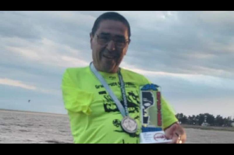 Sin liacutemites- un atleta discapacitado cruzoacute nadando el lago de Las Termas