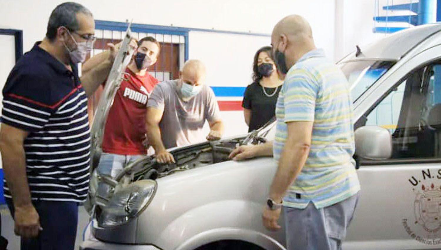 Profesionales locales realizaraacuten la conversioacuten de automoacuteviles tradicionales a eleacutectricos