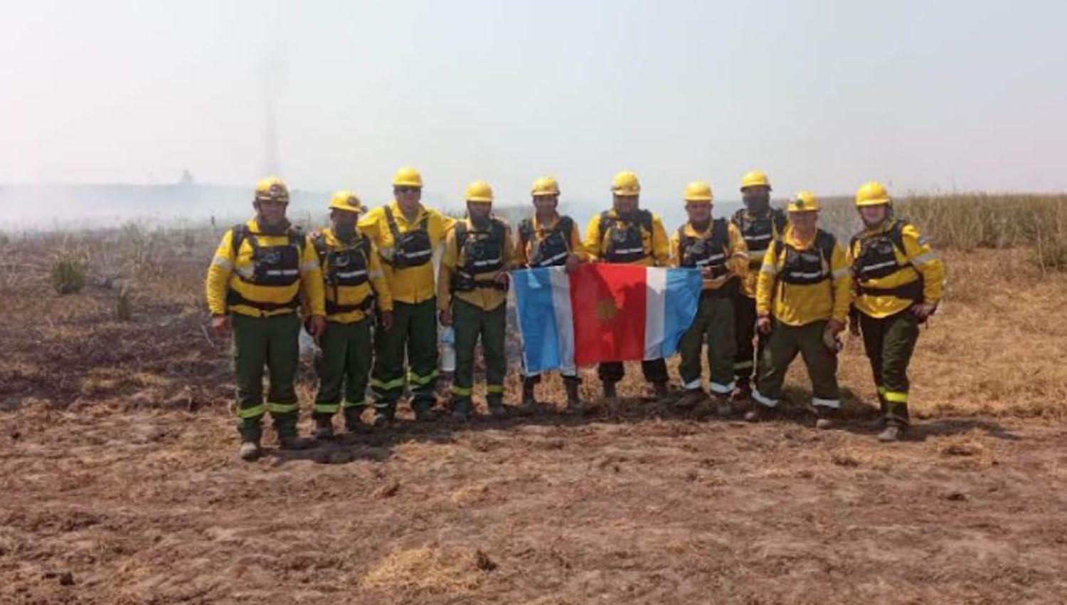 La Brigada de Incendios de Santiago del Estero colabora para combatir los siniestros en Corrientes