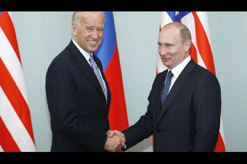 Joe Biden y Vladimir Putin conversaron por teleacutefono sobre la crisis en Ucrania