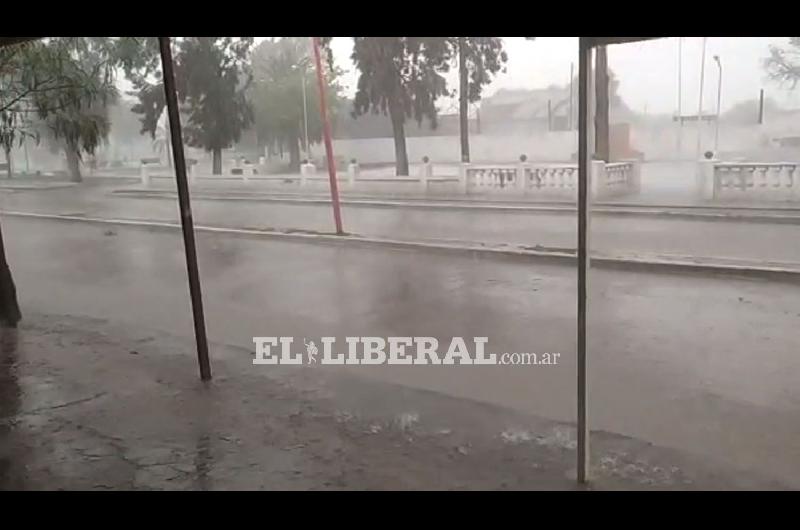 VIDEO  Intensa lluvia sobre la ciudad de Colonia Dora