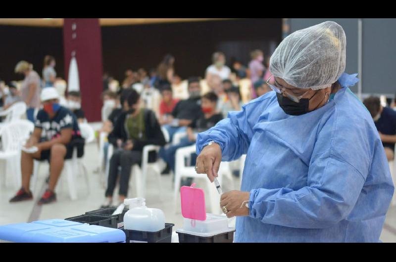 Dan a conocer los horarios de vacunatorios y centros de hisopado durante el feriado de carnaval