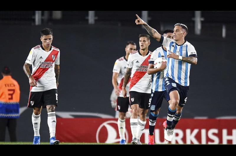 River no pudo sostener la ventaja y Racing lo empatoacute