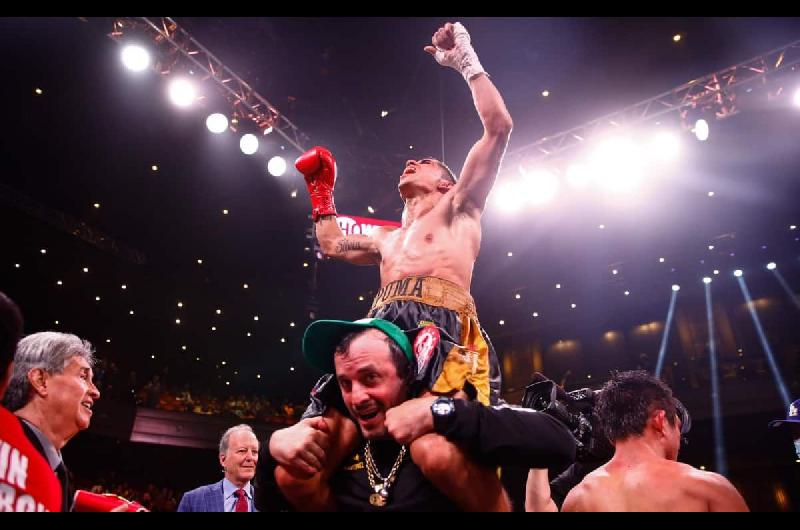 El Puma Martiacutenez  triunfoacute en Las Vegas y se corona como el campeoacuten del mundo en boxeo