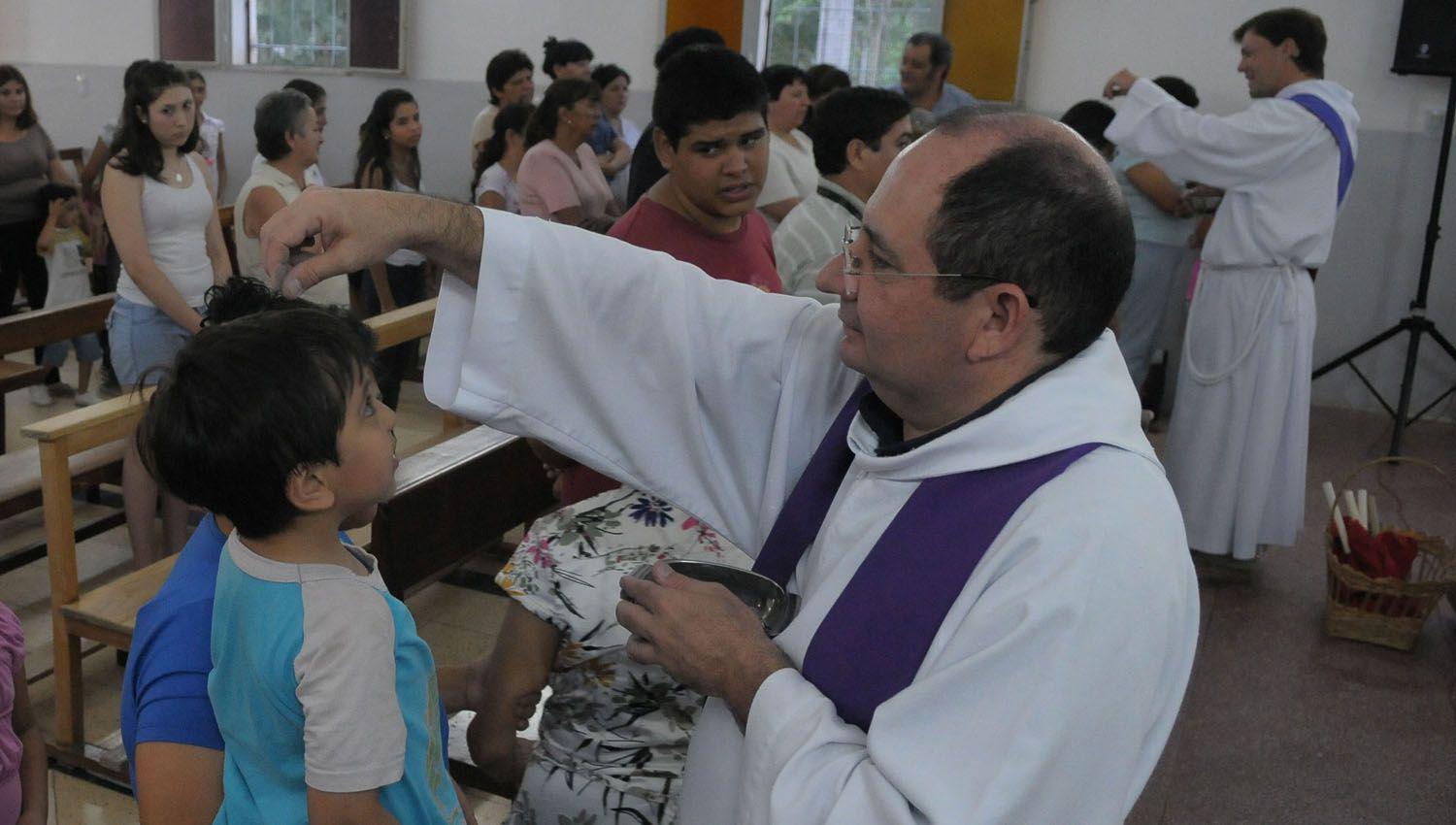 Las parroquias y capillas locales organizan celebraciones especiales en Cuaresma