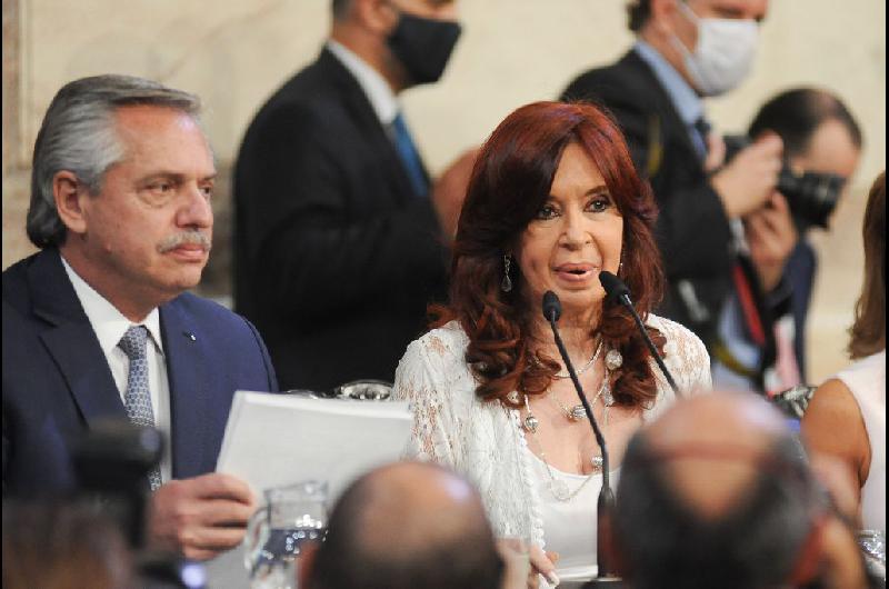 Cristina Kirchner terminoacute su alianza con Alberto Fernaacutendez cuando dejoacute el Senado antes de la sancioacuten del acuerdo con el FMI