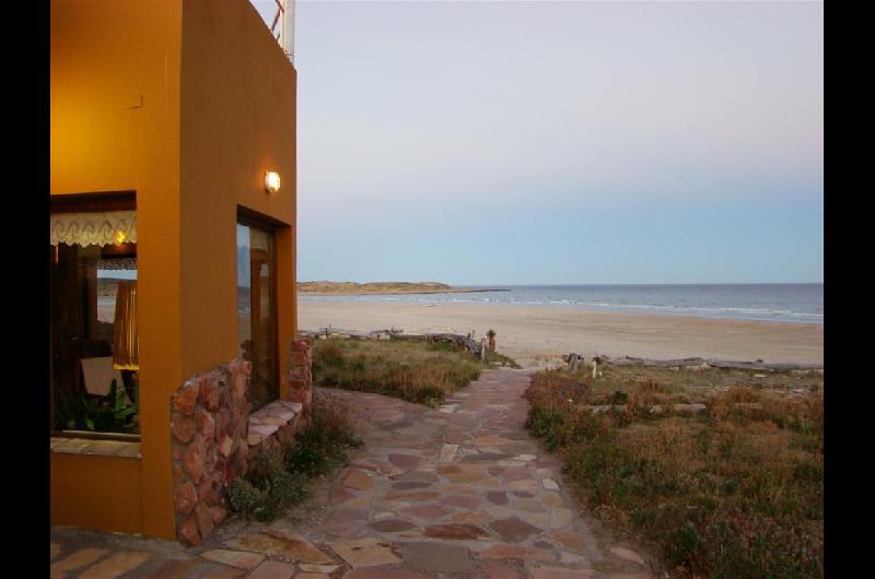 El hotel del sur que estaacute en una playa protegida y paradisiacuteaca