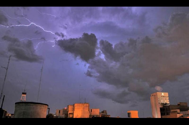 Emiten alertas por tormentas fuertes en 13 provincias del paiacutes