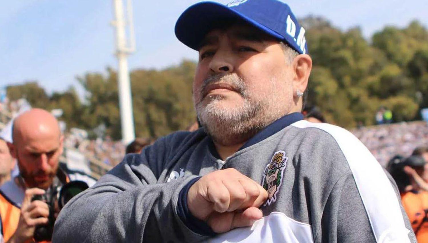 Proponen que el corazoacuten de Maradona acompantildee a la Seleccioacuten argentina al Mundial