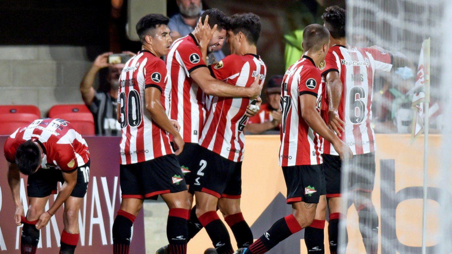 Estudiantes de La Plata jugaraacute mantildeana en Coacuterdoba ante Puerto Nuevo por la Copa Argentina