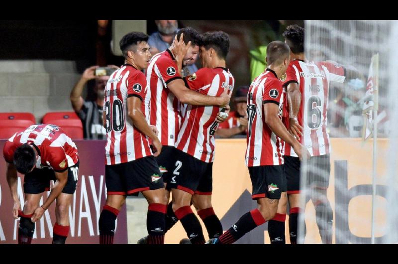 Estudiantes de La Plata jugaraacute mantildeana en Coacuterdoba ante Puerto Nuevo por la Copa Argentina