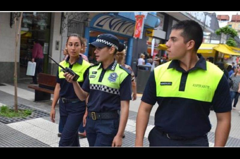 Detuvieron a una mujer en la puerta de un colegio por golpear a su hijo frente a todos