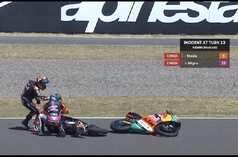 Caiacuteda y golpe entre Migno y Masia en la final de Moto3