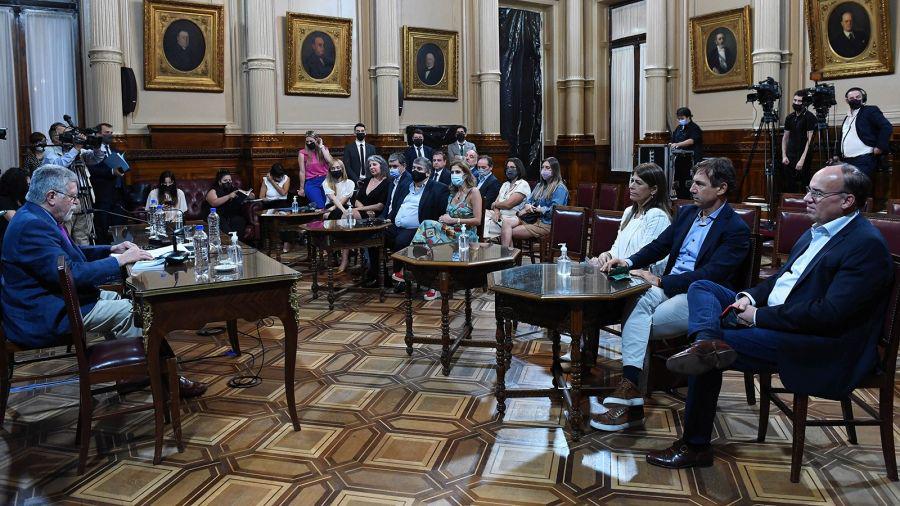 Comisiones del Senado ya comenzoacute a debatir el proyecto que propone pagar deuda con capital fugado