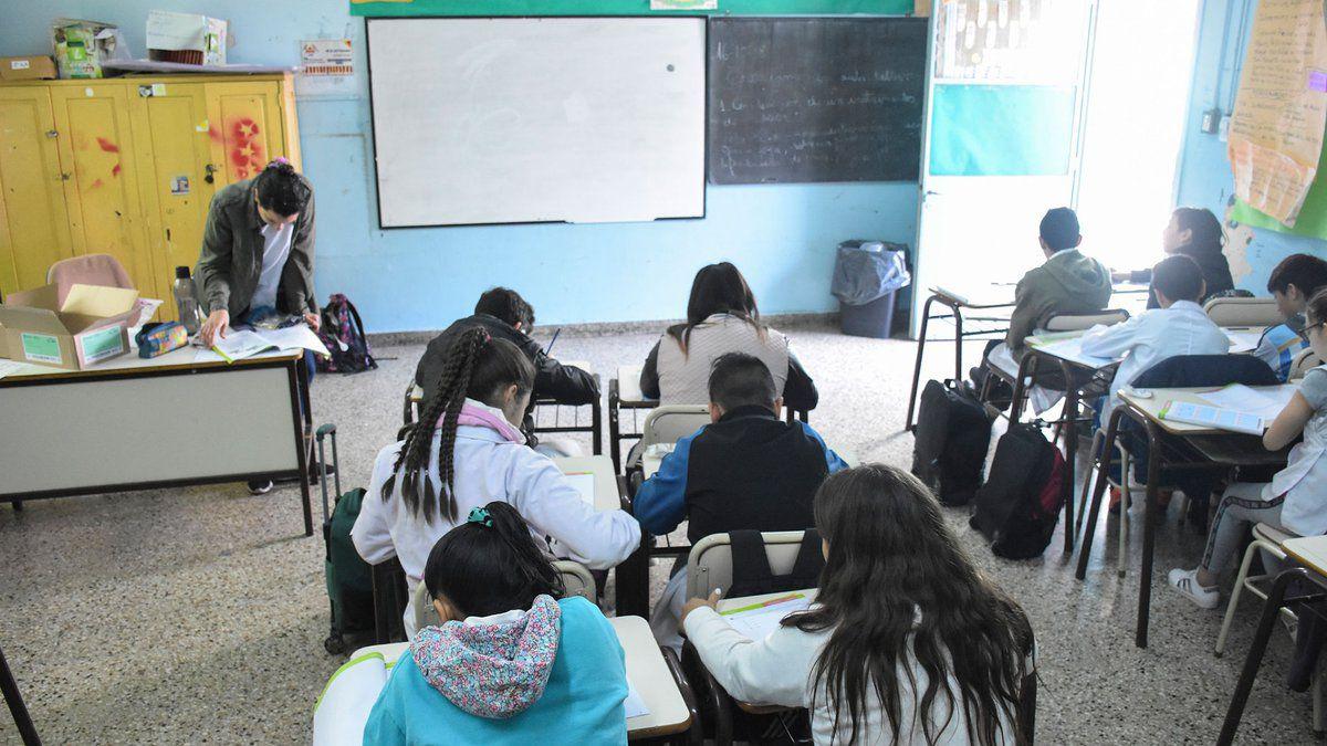 Ministros de Educacioacuten de todo el paiacutes analizan mantildeana extensioacuten del horario de clases en primaria