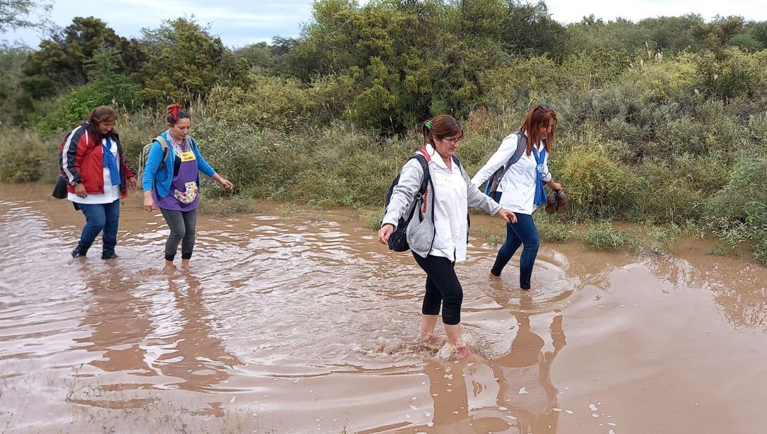 Torrencial lluvia generoacute complicaciones en Salavina