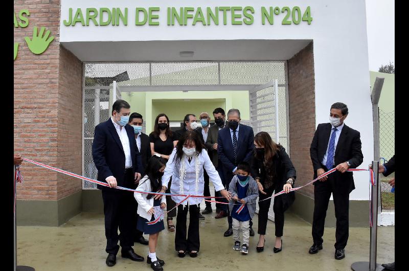 Zamora habilitoacute el nuevo edificio del Jardiacuten de Infantes de Santa Mariacutea y entregoacute viviendas a 27 Familias