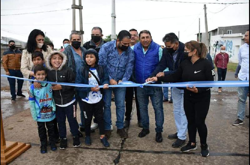 Friacuteas inauguroacute pavimentacioacuten en el barrio Esperanza