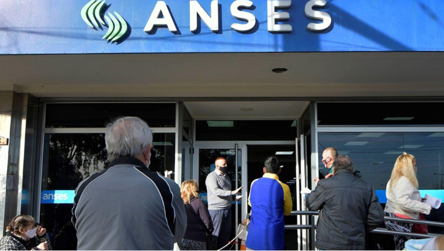 Anses- coacutemo jubilarse el diacutea del cumpleantildeos 60 en las mujeres y 65 en los varones