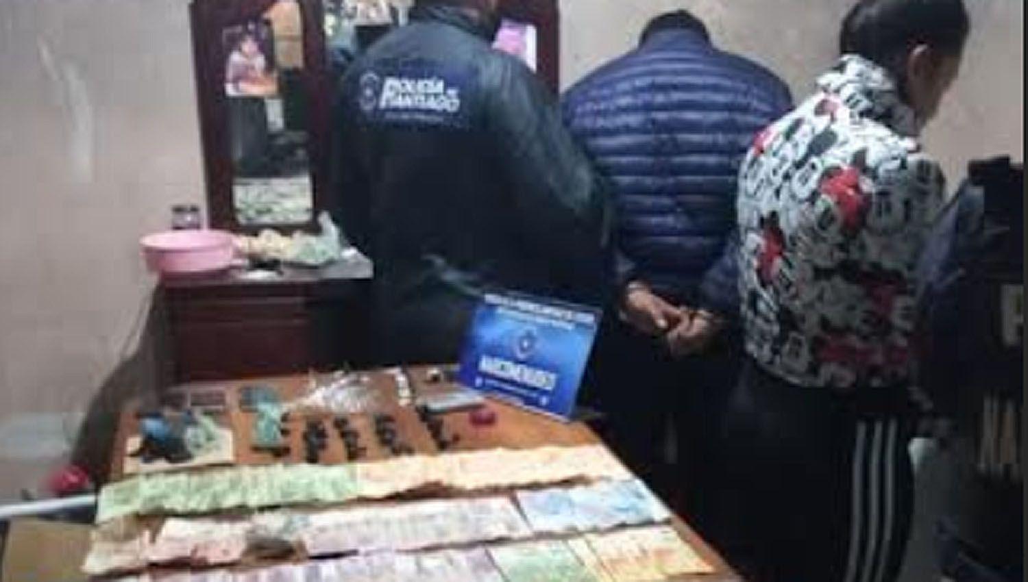 Detienen a una pareja por ventas de drogas en La Banda